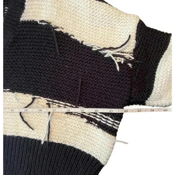 Wildfox Distressed Crop Fringe Oversized Sweater Size Small - Picture 5 of 9